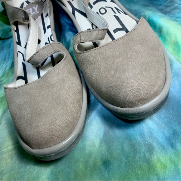 Fly London Wedge - Picture 4 of 9